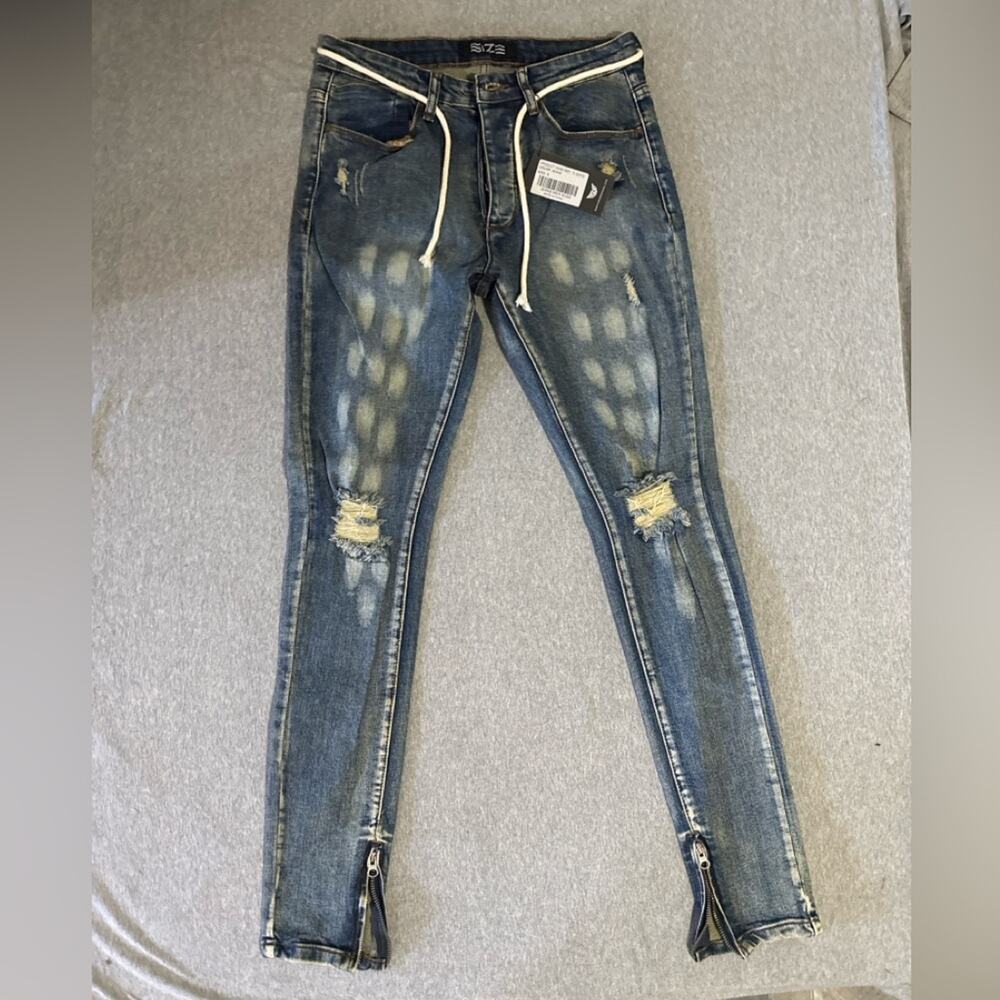 SIZE Up Apparel Men's BodyBuilder Fit Distressed Blue Jeans | Size S